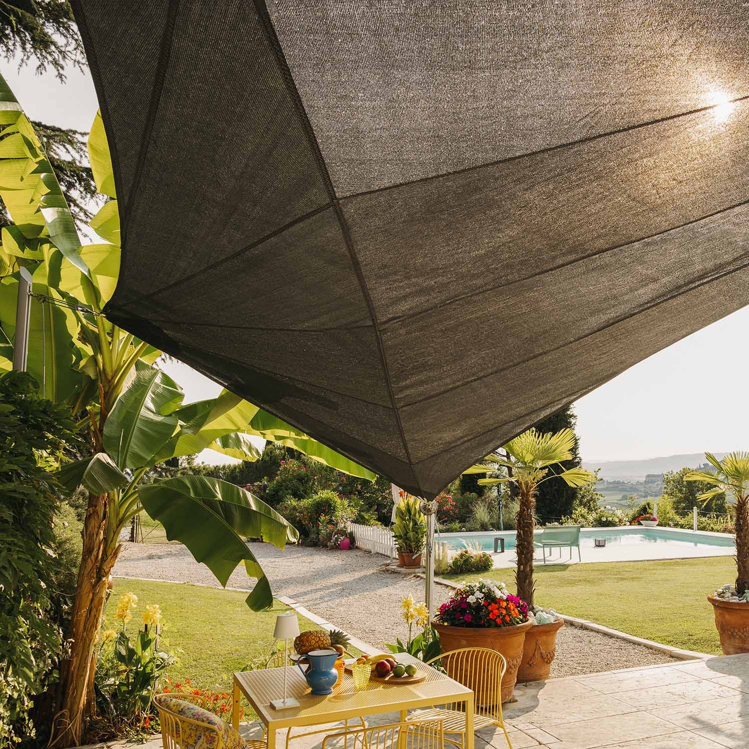 Solaria Ademend - ons beste zonnedoek met radiale snit Solaria Ademend - ons beste zonnedoek met radiale snit