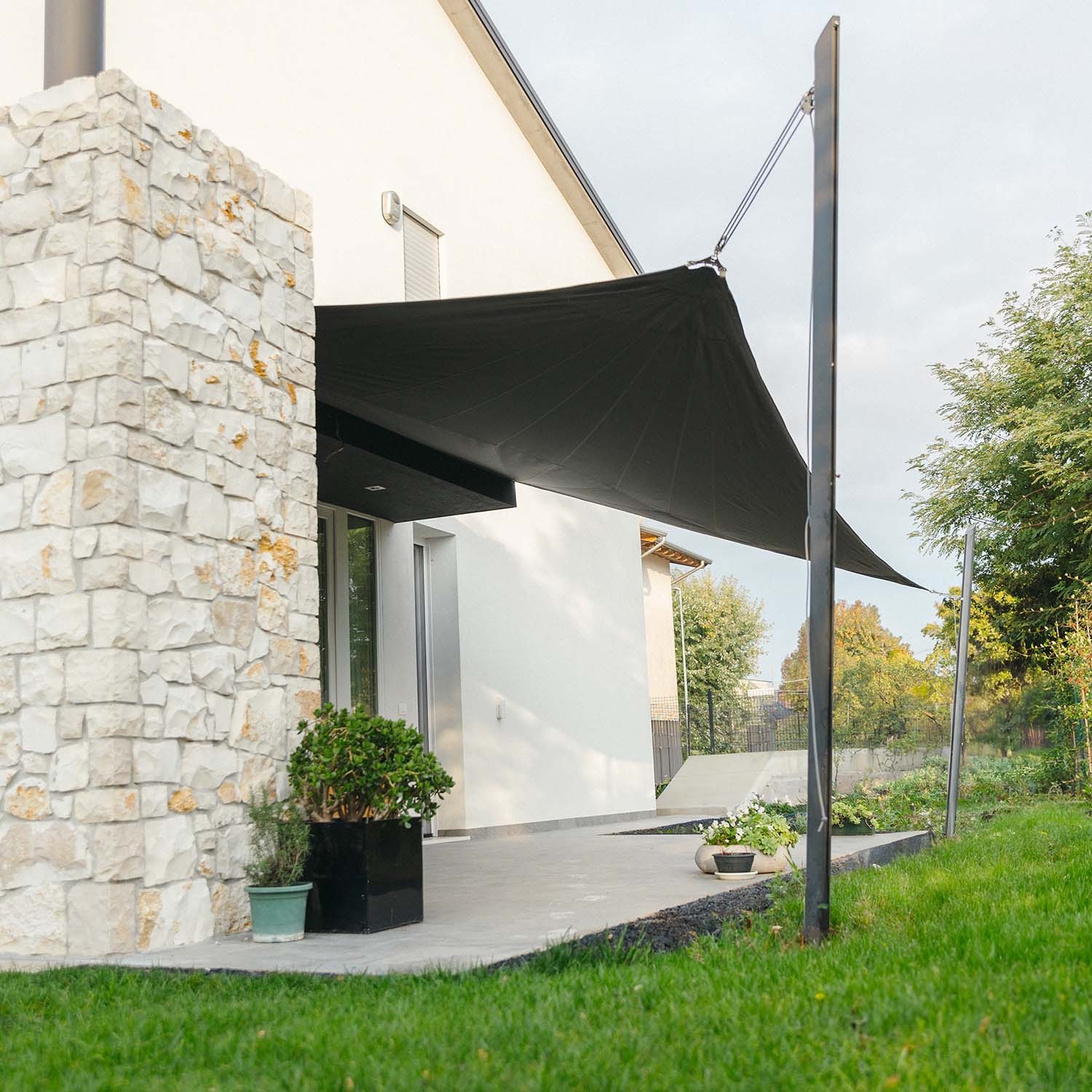 Solaria Lean Stock – Gereviseerd zeil met muurprofiel Solaria Lean Stock – Gereviseerd zeil met muurprofiel