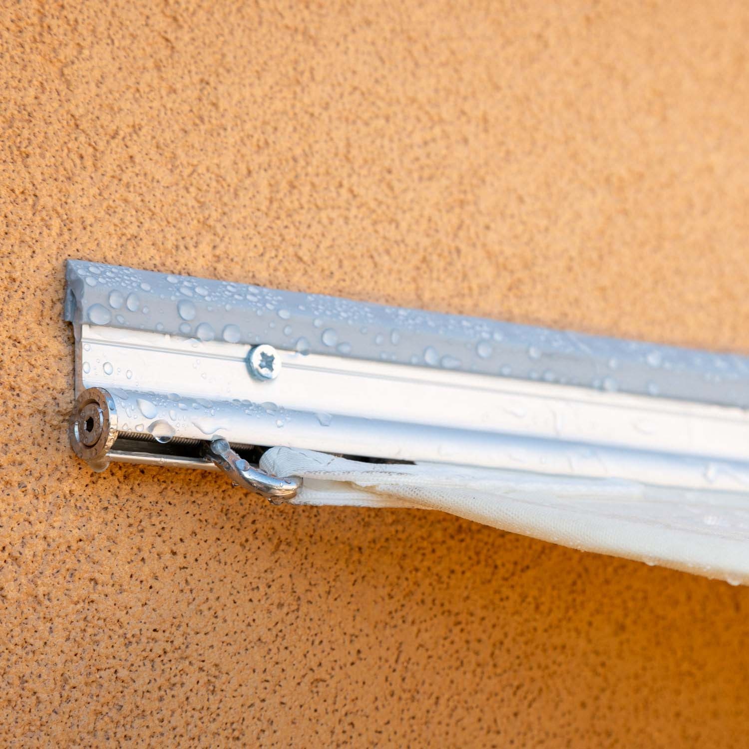 Solaria Lean Stock – Gereviseerd zeil met muurprofiel Solaria Lean Stock – Gereviseerd zeil met muurprofiel