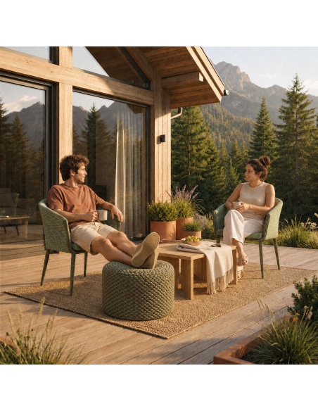 Thyrea: Gevlochten Outdoor Poef met Maanta Design