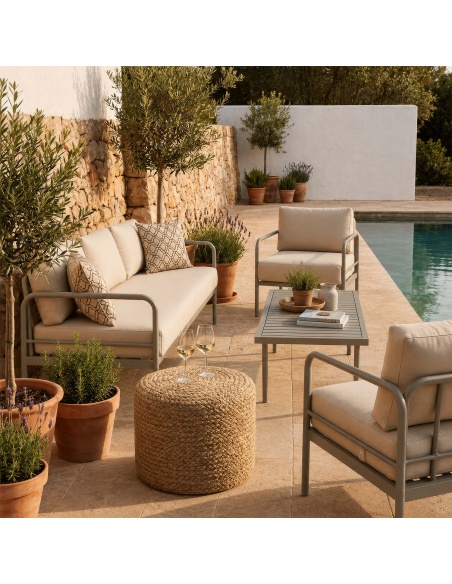 Thyrea: Gevlochten Outdoor Poef met Maanta Design